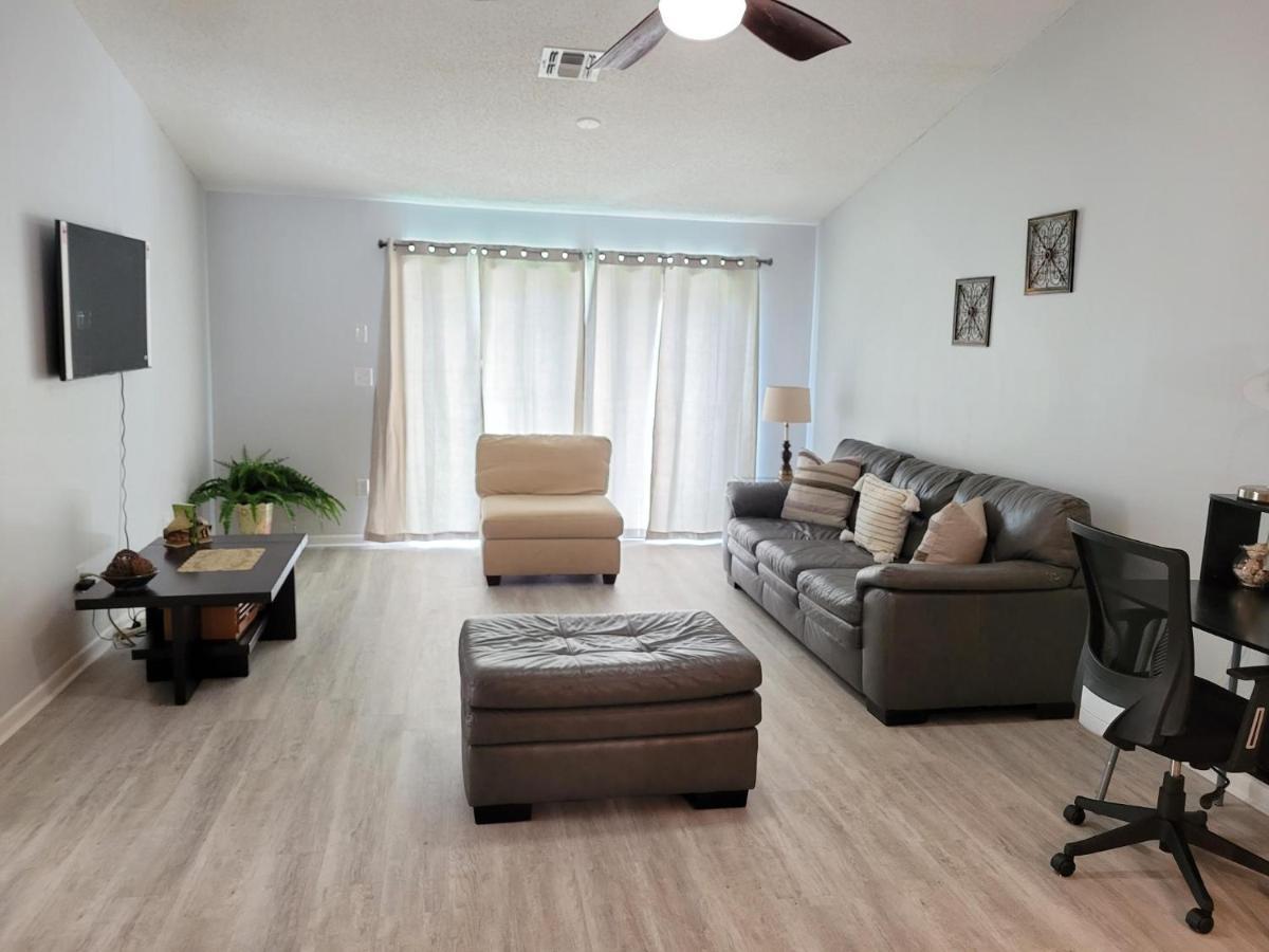 Beautiful Townhouse Easy Access To Everything. Клиъруотър Екстериор снимка