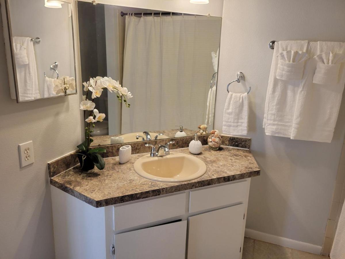 Beautiful Townhouse Easy Access To Everything. Клиъруотър Екстериор снимка