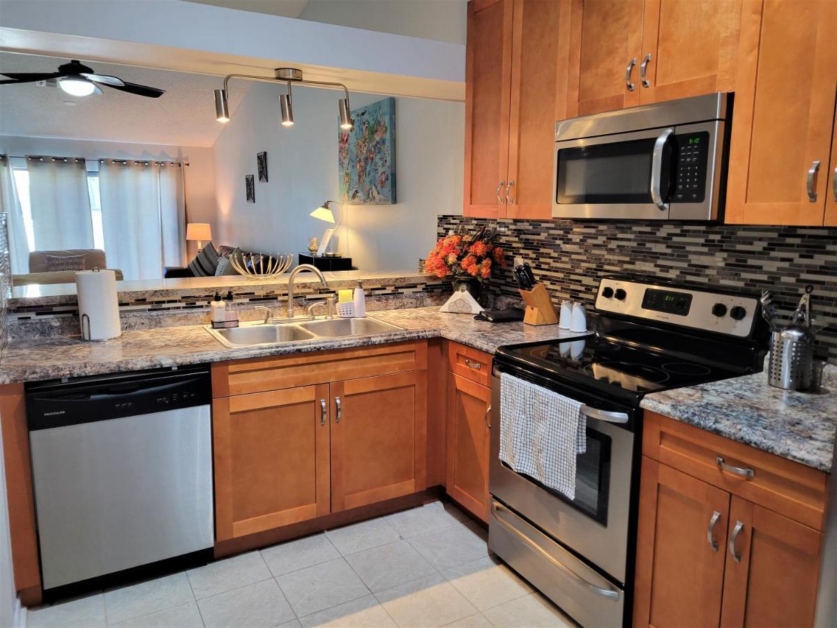 Beautiful Townhouse Easy Access To Everything. Клиъруотър Екстериор снимка