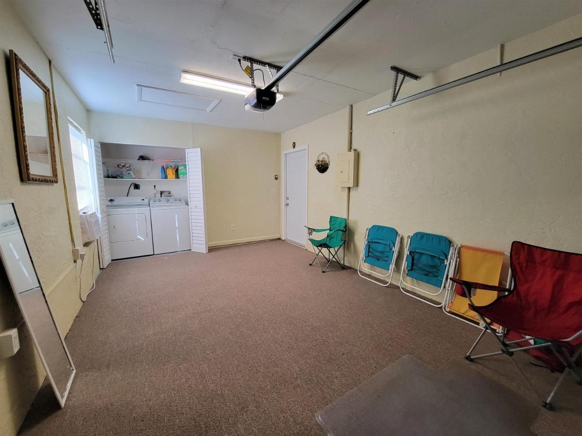 Beautiful Townhouse Easy Access To Everything. Клиъруотър Екстериор снимка