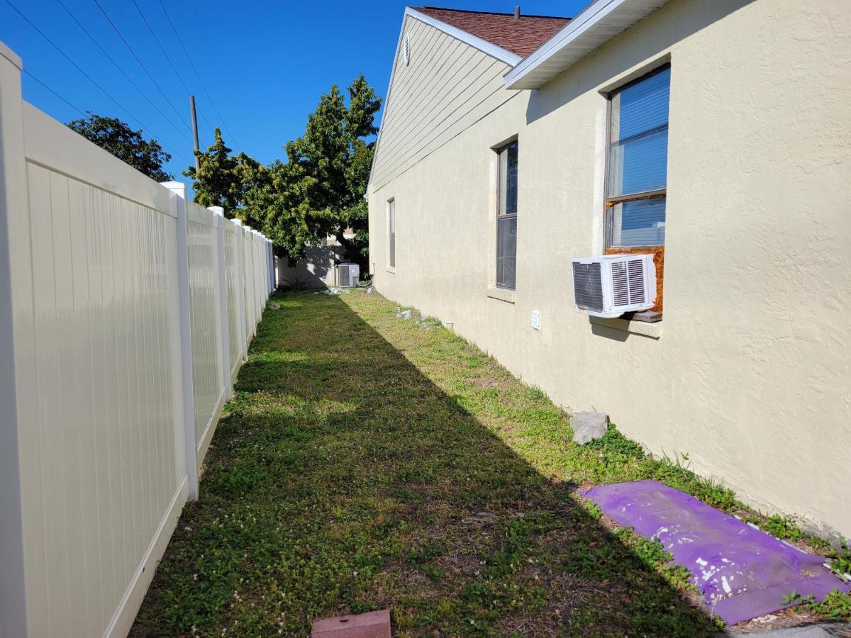 Beautiful Townhouse Easy Access To Everything. Клиъруотър Екстериор снимка